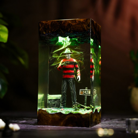 Handcrafted Horror-Inspired Epoxy Resin Display – Premium Collectible Desk Decor Oz Pet Hub